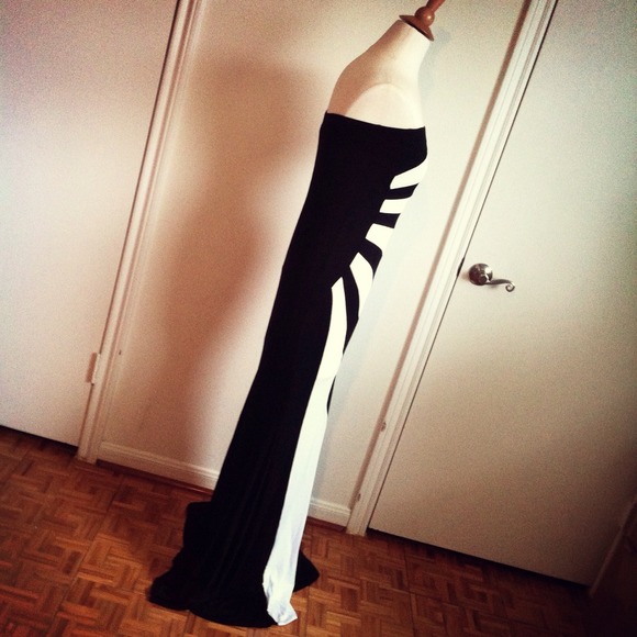 ** SOLD ** Strapless B&W Sun Ray Column Dress - Picture 3 of 4