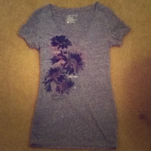 American Eagle v-neck girls/womand t-shirt
