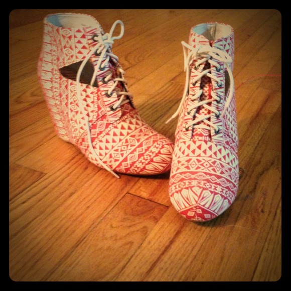 Red and white lace up wedges