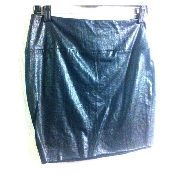 Shiny black miniskirt