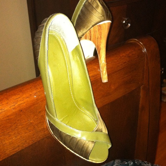 💨DONATED***81. Charlotte Russe Olive Peep Pumps