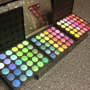 Eyeshadow palette