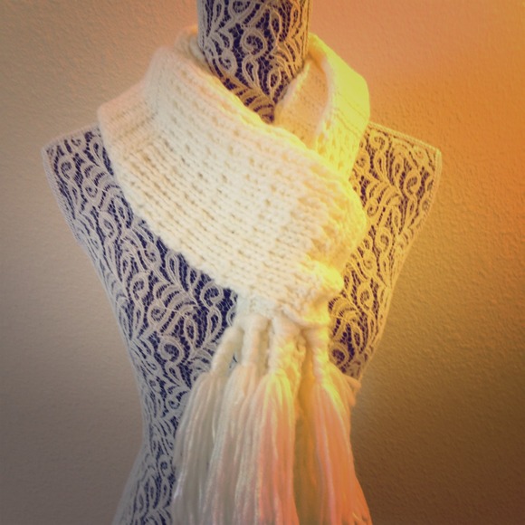 White knitted scarf