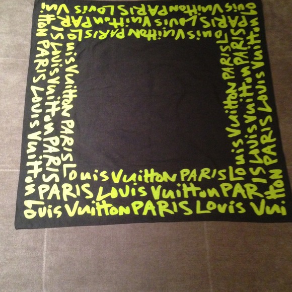 ❤Louis Vuitton Graffiti Bandana❤