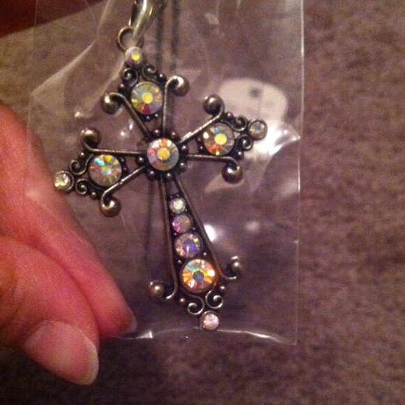 💢💢SOLD 💢💢Cross necklace