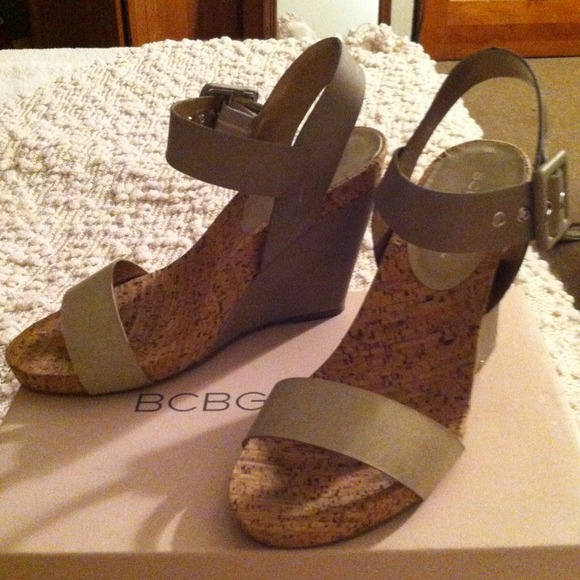 BCBG Leather wedge, 7 but fits like 6.5