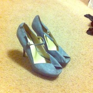 Great suede 4" heels
