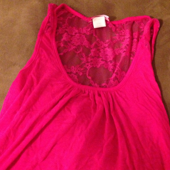 Pink tank top. Hi low effect. - Picture 2 of 3