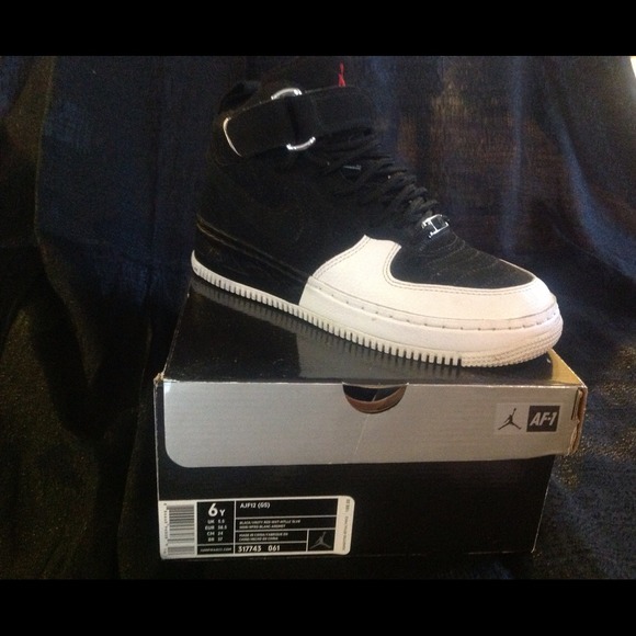 Jordan's AJF12 (GS) - Picture 1 of 4