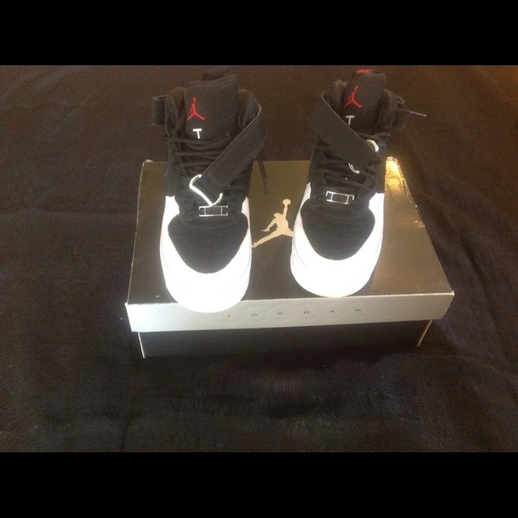 Jordan's AJF12 (GS) - Picture 2 of 4