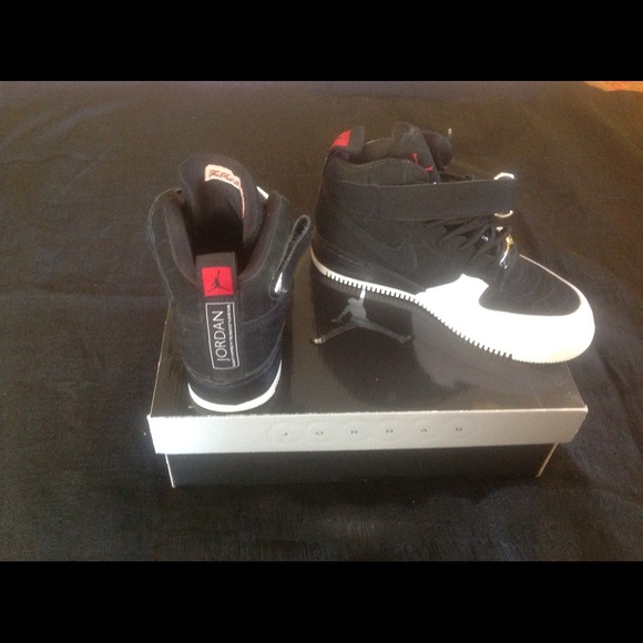 Jordan's AJF12 (GS) - Picture 3 of 4