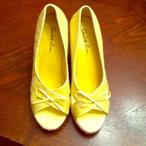 Adorable yellow peep toe platforms!