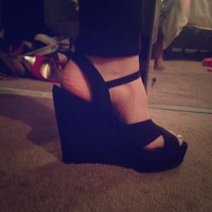 BLACK WEDGES!!!