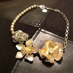Jessica Simpson silver and gold flower necklace !
