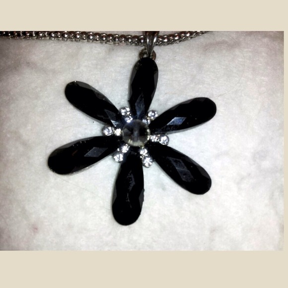 🚫Free Gift to sweet pff 🚫🌷Black flower pend🌷 - Picture 2 of 2