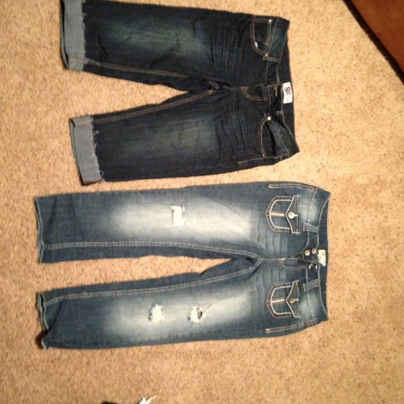 2 pairs of capris and cowgirl hat