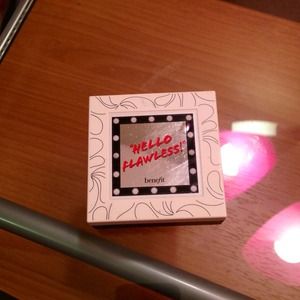 💛 SOLD Benefit Hello Flawless