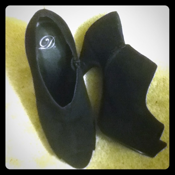 ❌Traded❌ Black peep toe booties