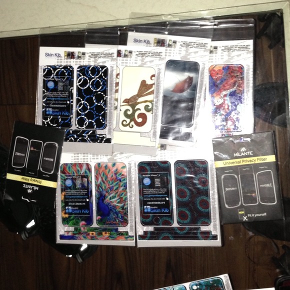 6 iPhone 4 & 4s stickers and 2 screen protectors