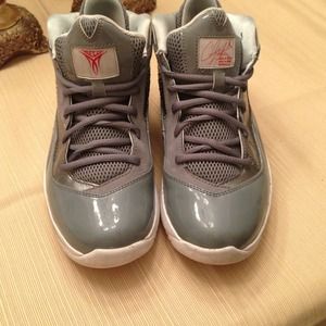 ****make me an offer****Carmelo Jordan Cool Grey,