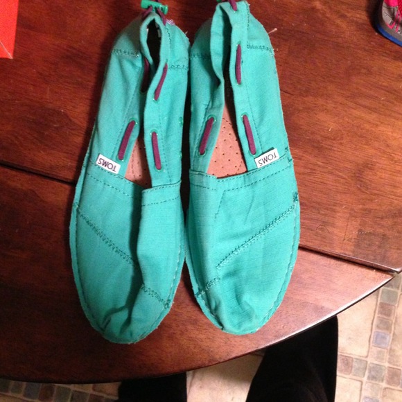 Teal and purple toms