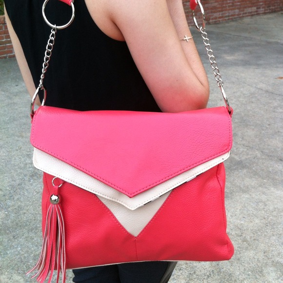 💝SOLD💝🎉FINAL REDUCTION🎉Stylish Coral Handbag - Picture 2 of 4