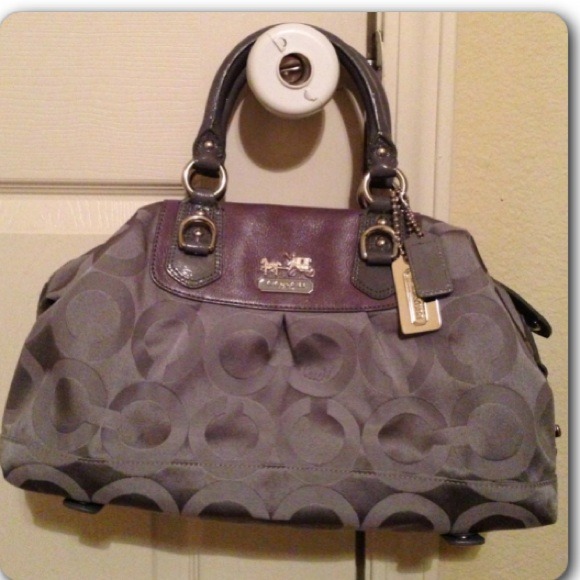 👜SOLD to @mgallo - Authentic Coach purse