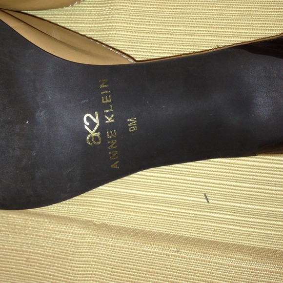 **Reduced**Anne Klein Beige Mules Size 9 - Picture 3 of 3