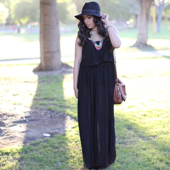 Dresses & Skirts - Black maxi dress