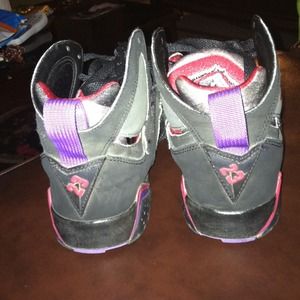 Sold 🙅🙅Retro 7's