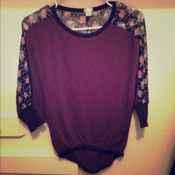 Baggy floral black top