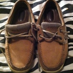 Tan sperry