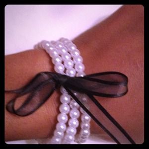 Pearl bracelet with a black ribbon