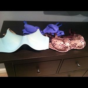 Bras vanity fair 38 C lot 4 bras $15 takes all !!!