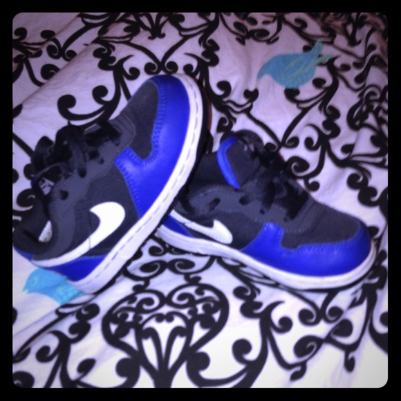 👣 Nike Toddler Boy Shoes Size 8 / 8c Like New 👣