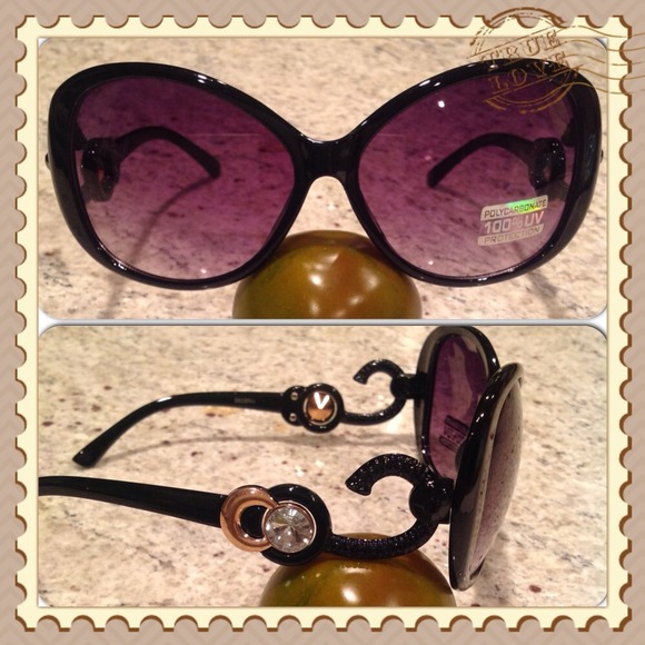 Accessories - ❤️MOTHER'S DAY SALE❤️Item 702/2. Any 2 Pairs x $26