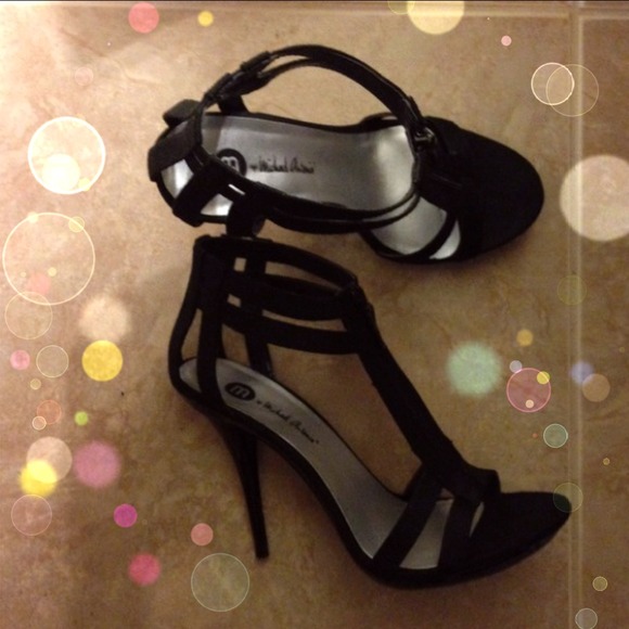 ⛔SOLD on ebay⛔ Black strappy heels 💋