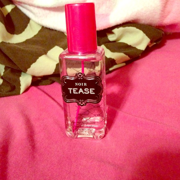 ✋TRADED! Victoria Secret Noir Tease body mist