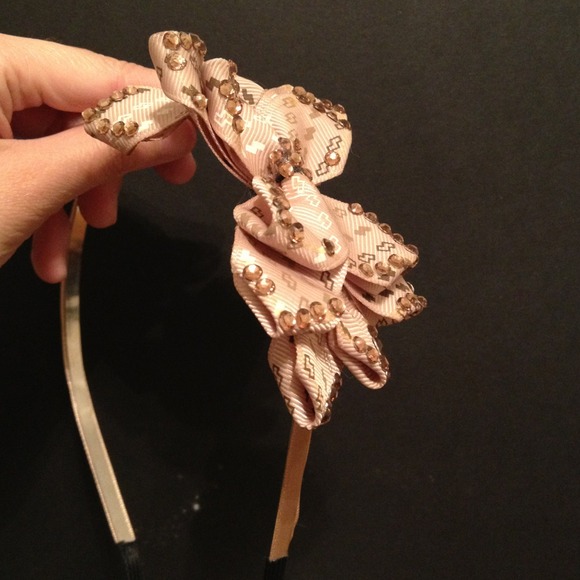 Sold Brand new Beige head band with bow - Picture 2 of 4