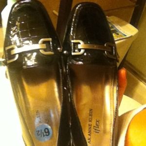 Never worn Anne Klein black dress flats