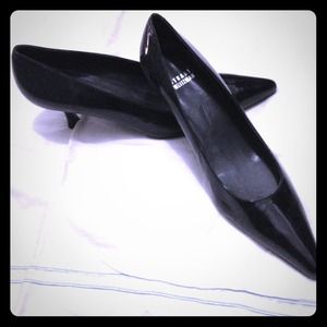 Black patent kitten heel sz 8 Stuart weitzman