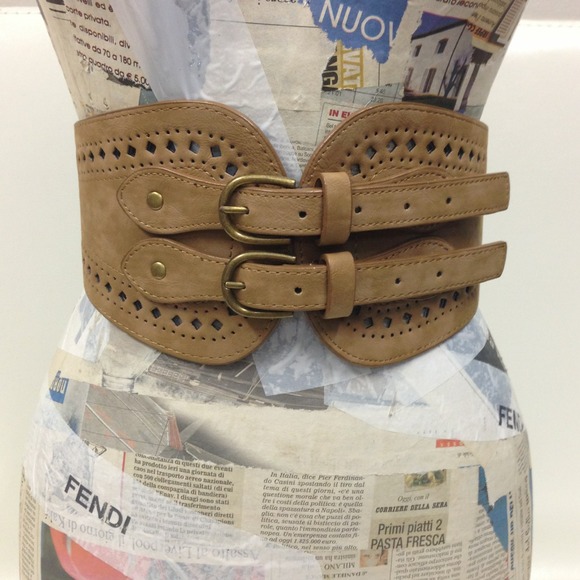 Accessories - Tan belt with double buckle, size m/l