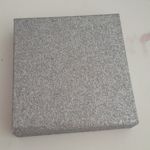 Victoria secret eyeshadow kit - Picture 2 of 2