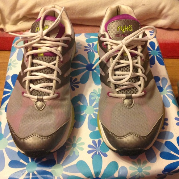 Size 9.0 running shoes