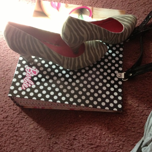 Size 9.5 material girl shoes