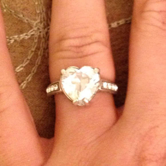 🔴SOLD🔴Brighton Heart Diamond Ring💍 - Picture 3 of 4