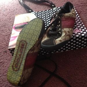 Size 9.5 coach sneakers