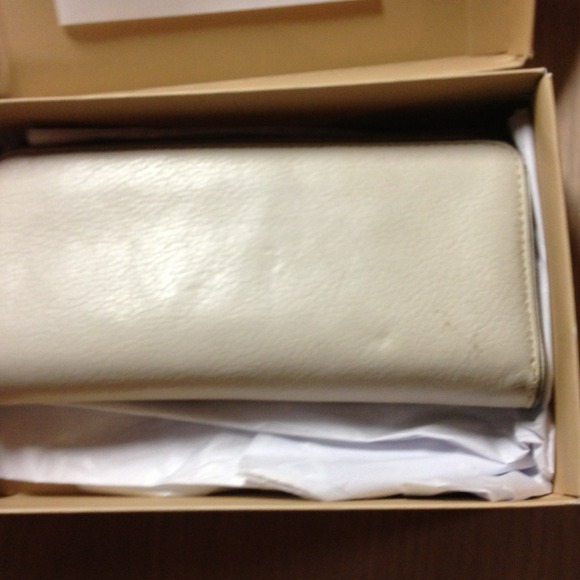 Michael Kors Wallet - Picture 3 of 4