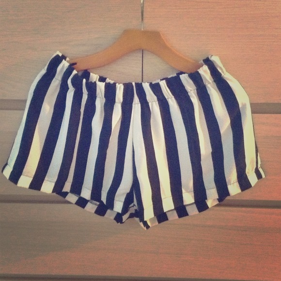 Pants - Stripes shorts