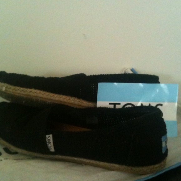 Traded!!!!!//////Black toms size 8